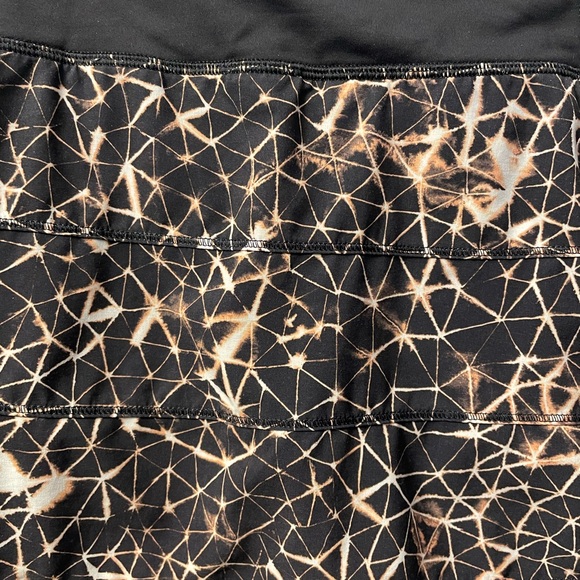 Small black Lululemon athletic skirt - Picture 3 of 8